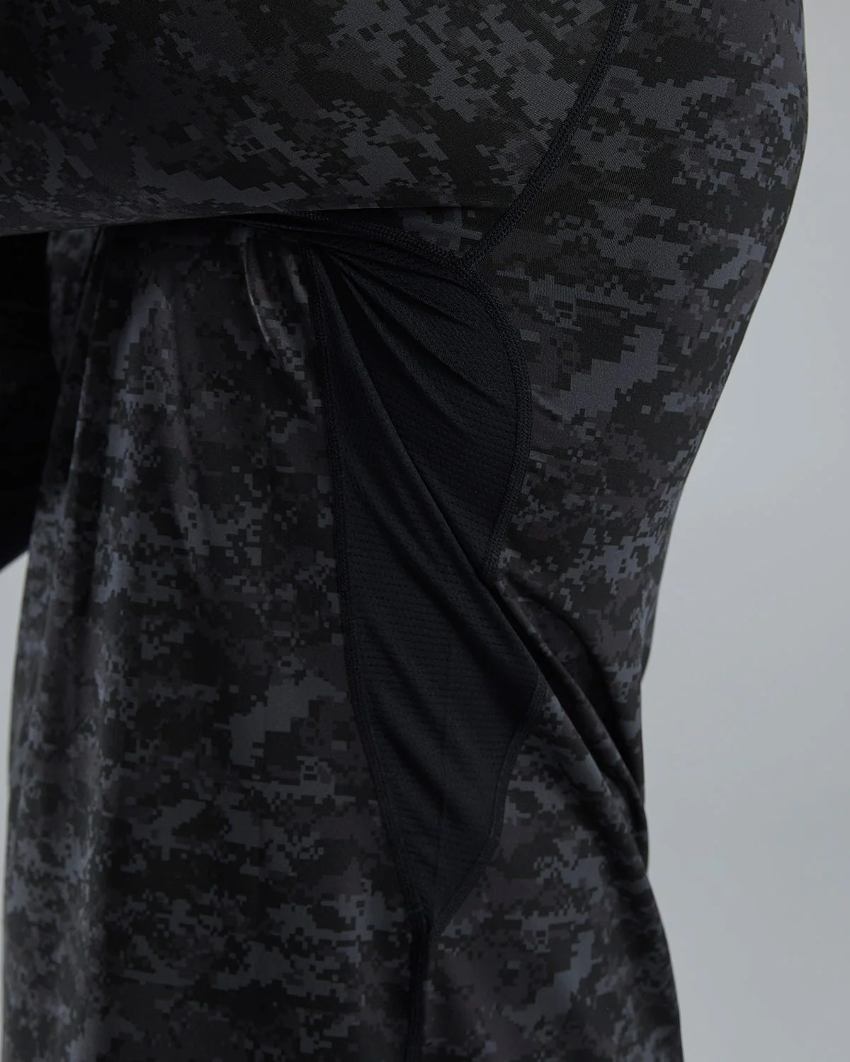SunDefense™ Men's Vented Long Sleeve Crew Shirt - Pixel Camo - Image 6